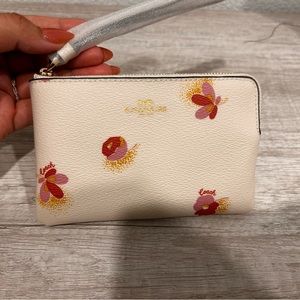 COPY - Coach wristlet